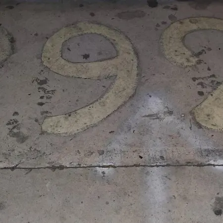 Pavillon Pour 5-6 Pers. * آجد