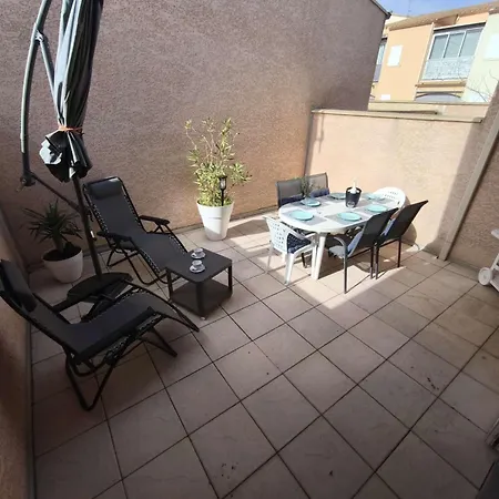 Pavillon Pour 5-6 Pers. آجد